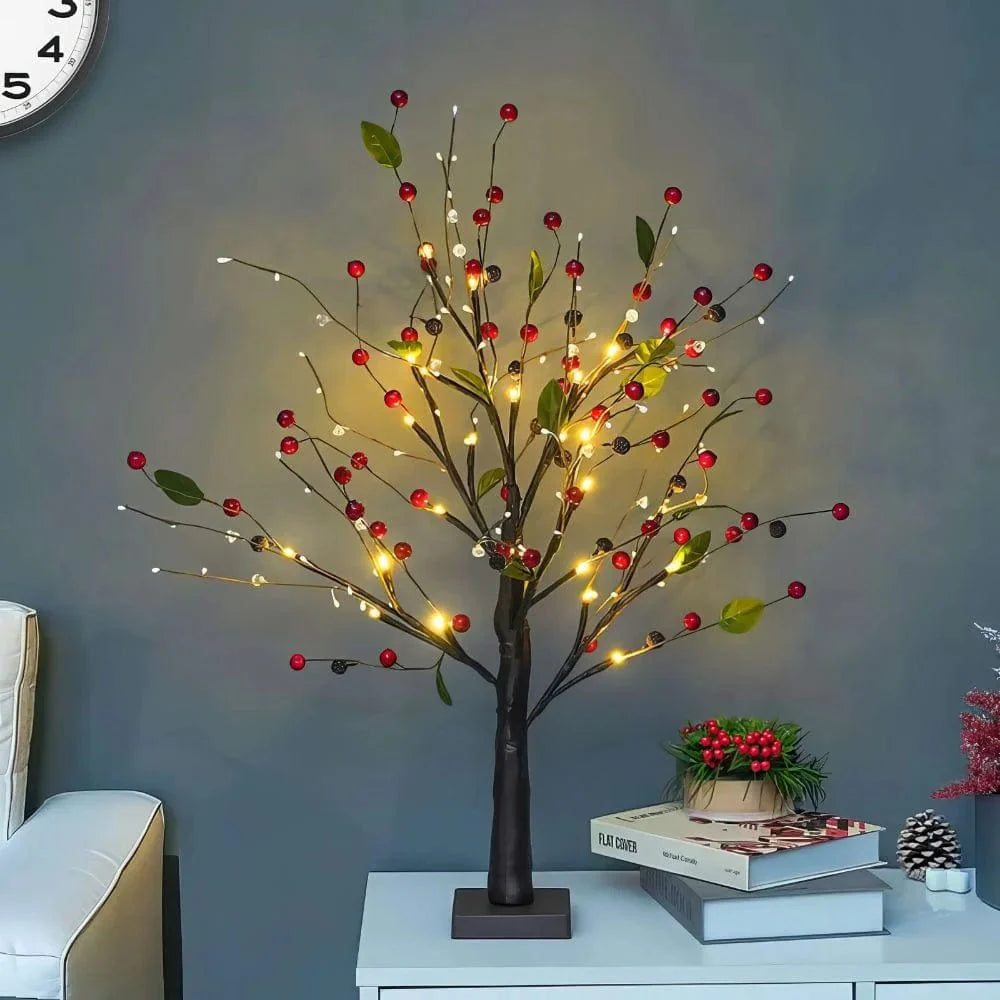 Un albero in fiore con bacche rosse