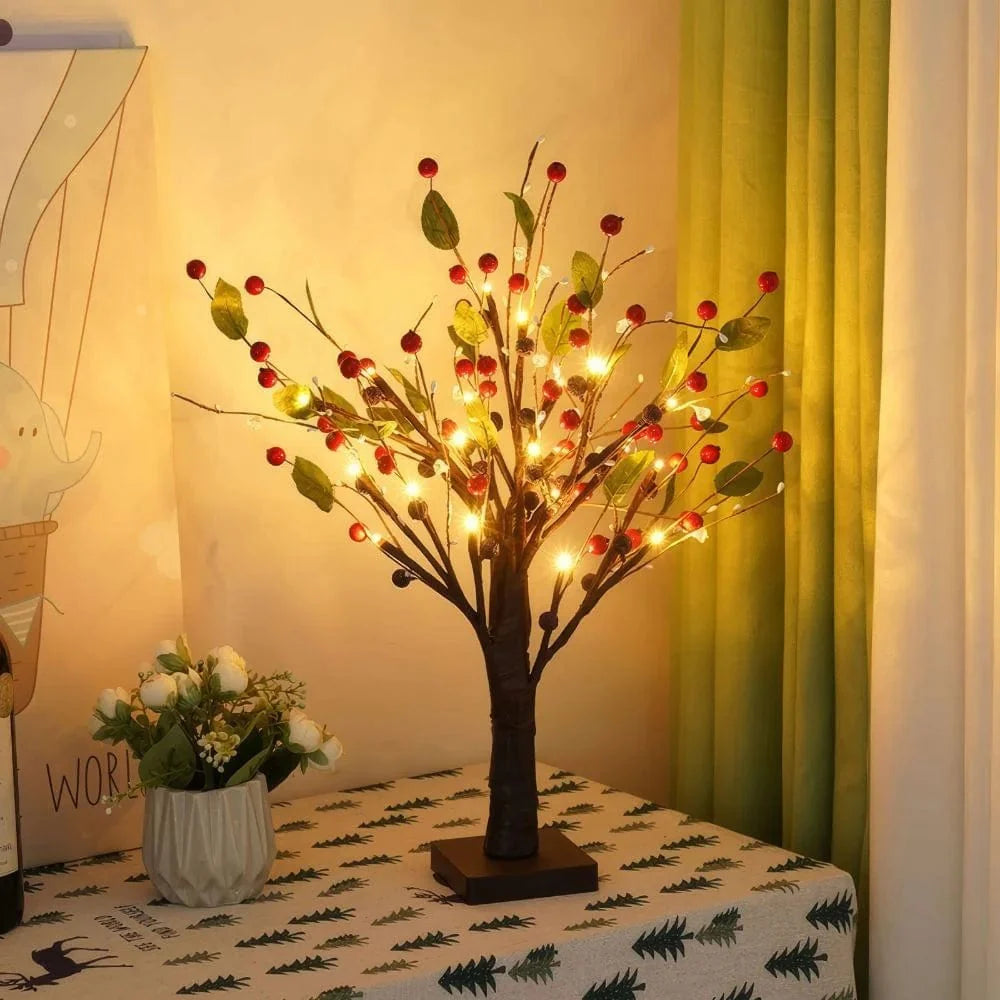 Un albero in fiore con bacche rosse